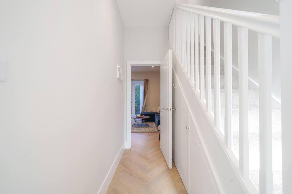 Апартаменты Cosy Tooting Retreat: 2-Bed Gem Лондон Экстерьер фото